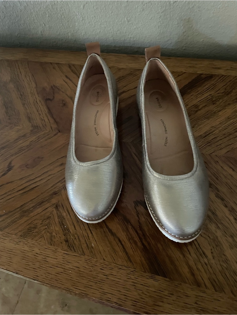 Brioso silver metallic flats